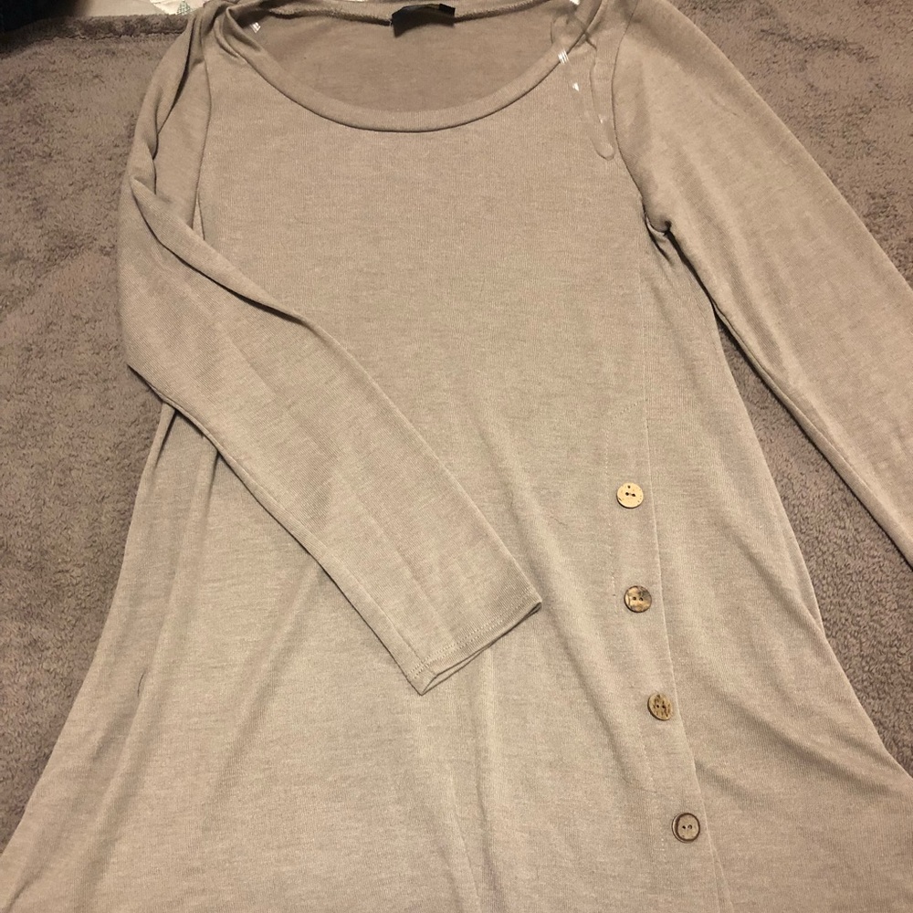 Taupe size Large button detail